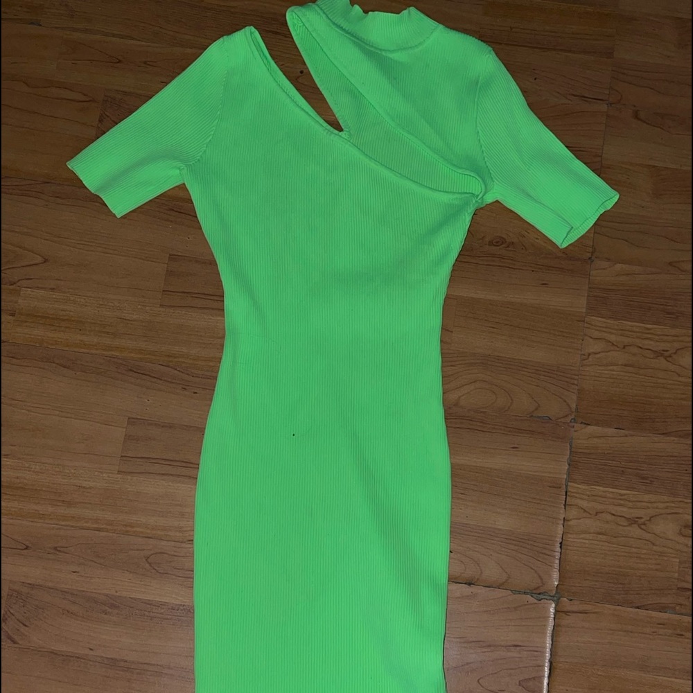 PRETTY IN LIME